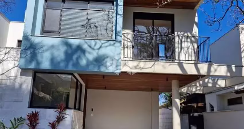 Casa com 3 suítes e duas vagas de garagem cobertas na lagoa da conceição - r$ 3.200.000,00