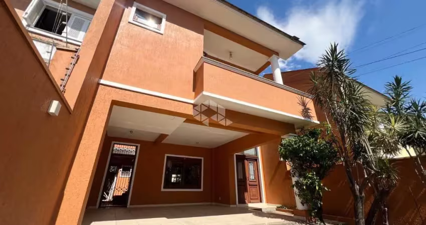 Casa sobrado de 215m², com 3 quartos, 4 banheiros e 2 vagas no bairro moinhos de vento.