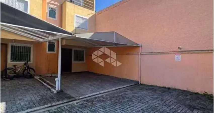 Sobrado no bairro jardim tem 108 metros com 4 dormitórios