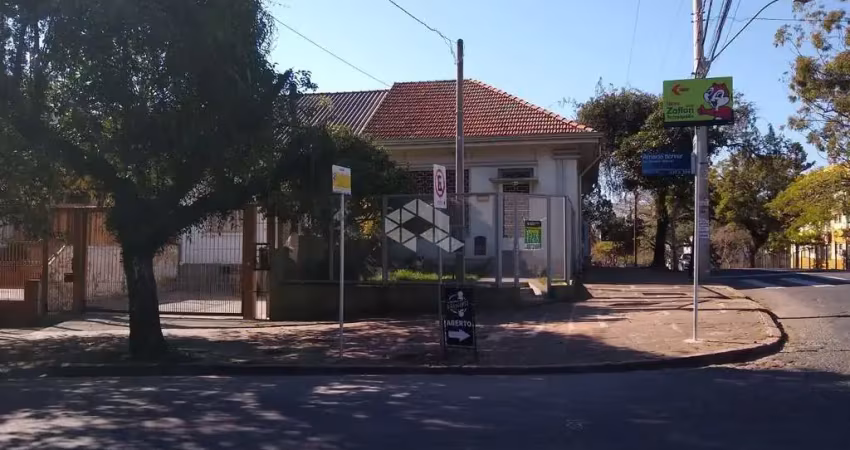 Excelente casa tanto para moradia como ponto comercial.