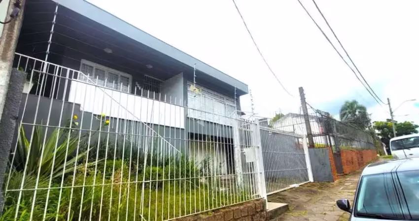 Casa com 3 quartos à venda na Rua Riveira, 542, Petrópolis, Porto Alegre