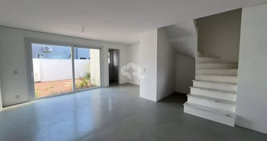 Casa estilo sobrado com 103 m² de área privativa, 3 dormitórios em condomínio fechado com infra