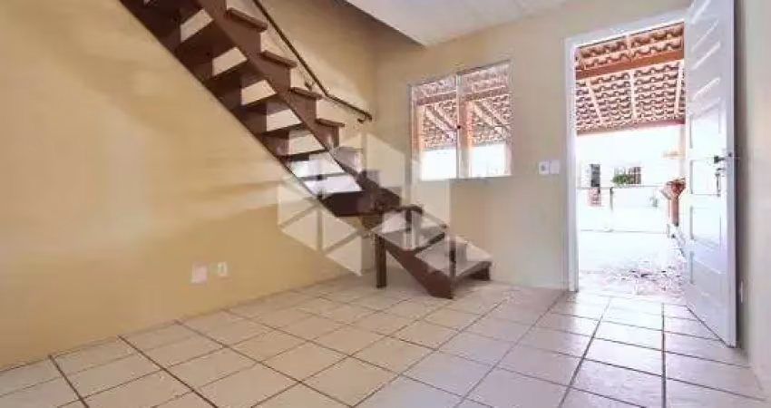 Casa a venda com 2 quartos em condomínio na vila nova.