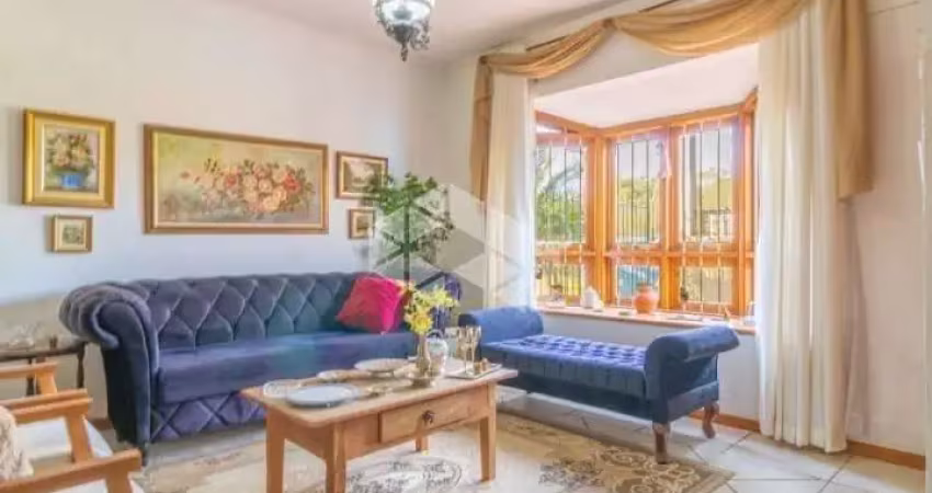 Casa com 3 dormitórios, 1 suíte e 2 vagas no bairro santa fé em porto alegre-rs!