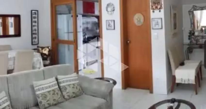 Excelente casa com 3 dormitórios e 2 suítes no jardins do prado.