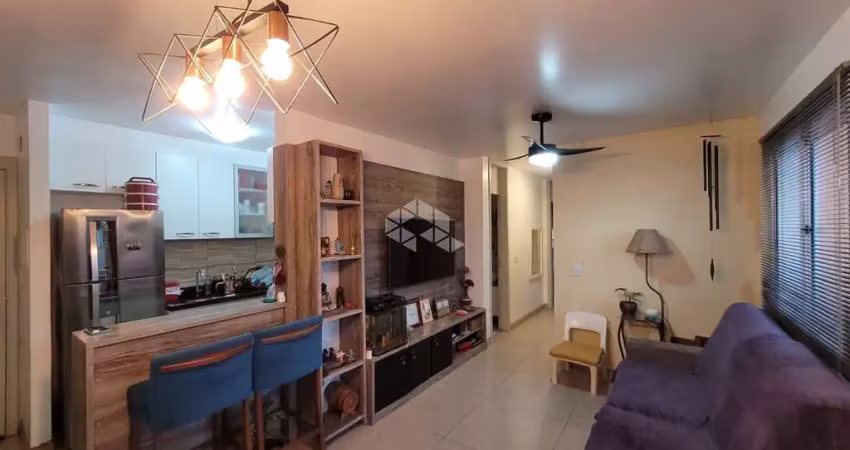 Apartamento de 3 dormitórios(1suíte), 2 banheiros, sacada, pátio privativo, 1 vaga de garagem.