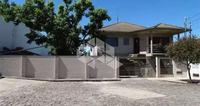 Casa com 03 dormitórios no bairro colina sorriso em caxias do sul
