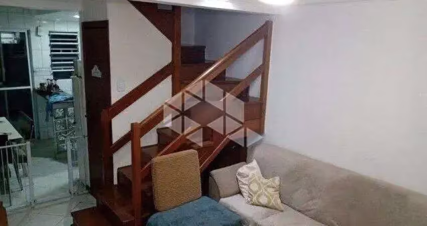 Casa triplex em condomínio fechado com infra completa!