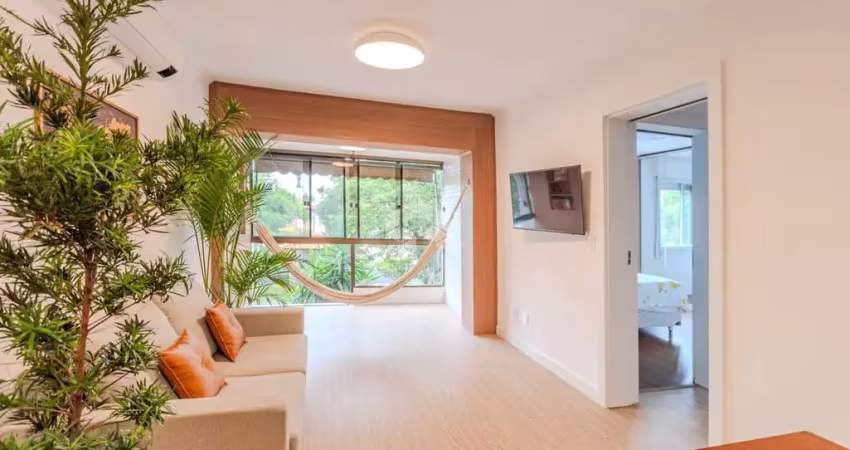 Apartamento mobiliado, reformado de 3 quartos no bairro cristal.