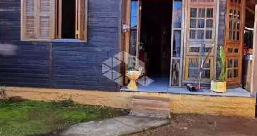 Casa à venda no bairro pé de plátano. 3 dormitórios, dois banheiros e garagem coberta