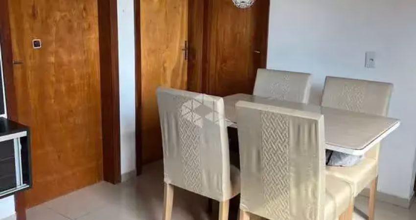 Apartamento a venda de 2 dormitórios semimobiliado em condomínio com vaga na restinga.