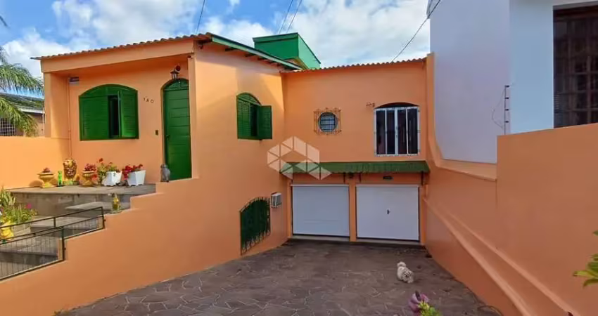 Casa sobrado a venda - 4 dormitórios - 3 banheiros (1 suíte) 4 vagas de garagem, elevador