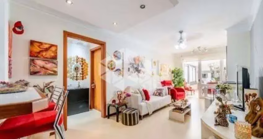 Apartamento à venda 2 dormitórios, 1 suíte, 1 vaga de garagem, churrasqueira, elevador, bairro petrópolis, porto alegre/rs.