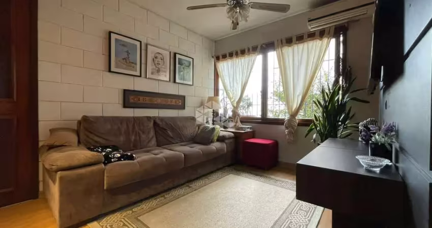 Apartamento com 2 dormitórios e 2 vagas de garagem cobertas no bairro tristeza.