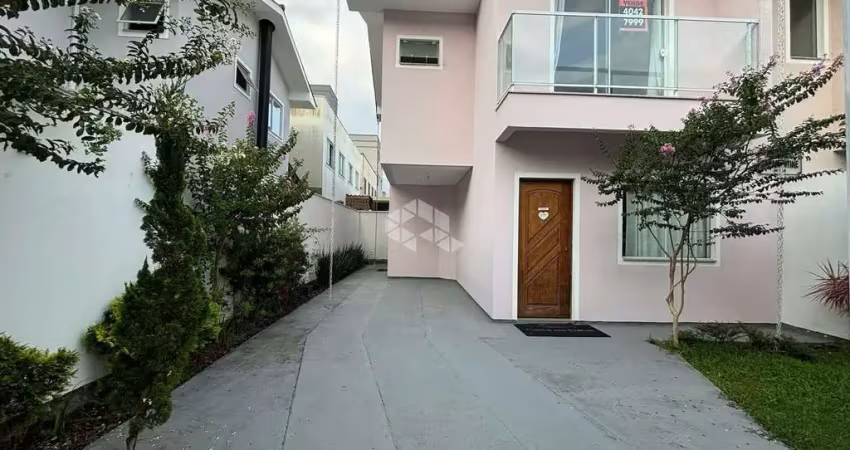 Casa semimobiliada com 3 quartos, 1 suíte e 2 vagas de garagem no bairro bela vista palhoça/sc