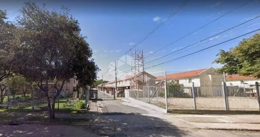 Casa a venda com 2 quartos em condomínio na vila nova.