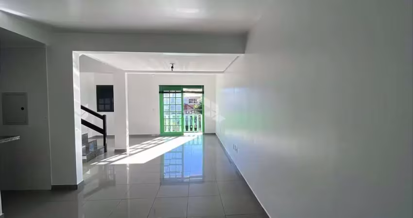 Sobrado com 3 quartos semimobiliado, garagem 2 carros e piscina em ipanema.