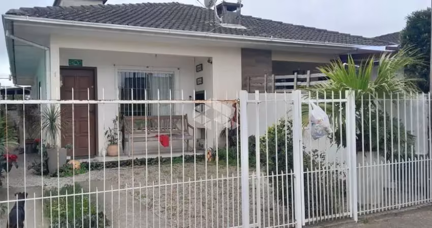 Casa com 2 dormitórios semimobiliada no rio vermelho - florianópolis