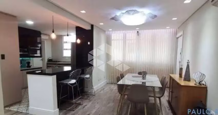 Vila mariana, apartamento para venda próximo ao metrô com 2 dormitórios (living ampliado) e duas vagas de garagem.
