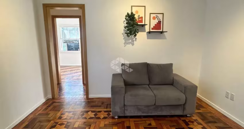 Apartamento semimobiliado com 2 quartos reformado no centro histórico