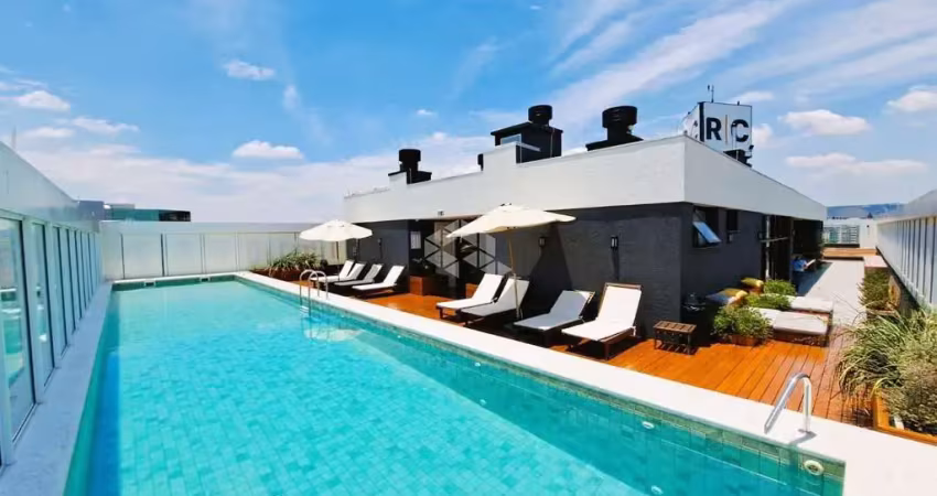 Apartamento de 1 dormitório com piscina aquecida no bairro menino deus a metros da orla do guaíba