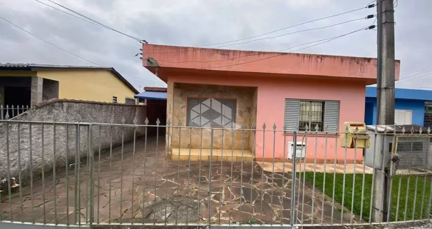 Casa de 02 dormitórios no bairro americana em alvorada.