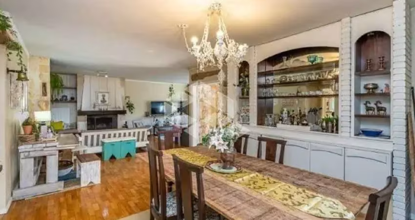 Ampla casa na vila assunção, 04 dormitórios, sendo 2 suítes - ótima localização