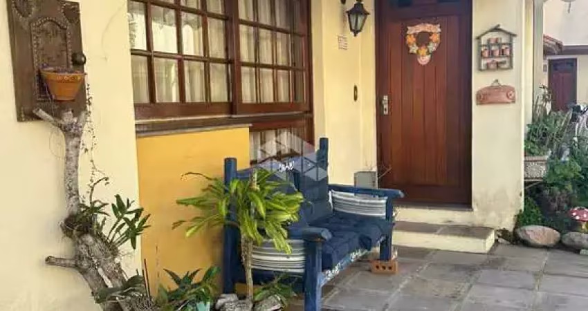 Casa a venda em condômino com 3 dormitórios, semimobiliado no bairro ipanema.