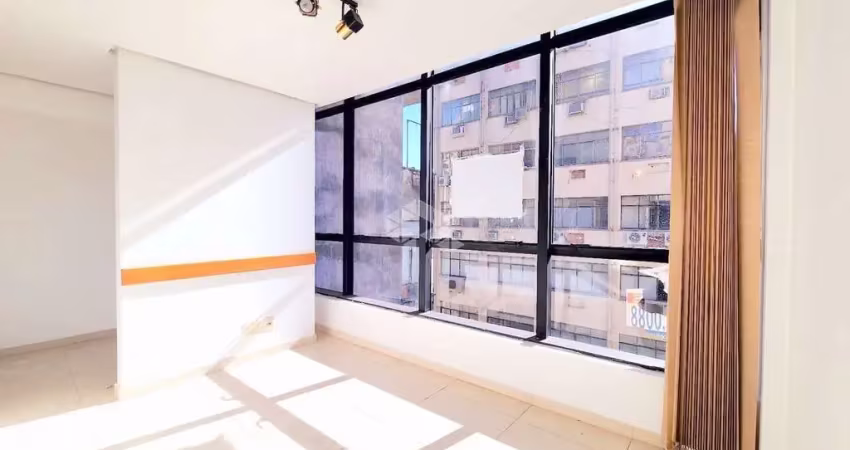Excelente sala desocupada, em prédio há poucos metros da santa casa