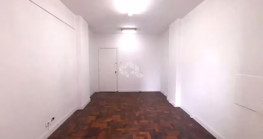 Sala na galeria do rosário centro de porto alegre em andar alto completamente reformada