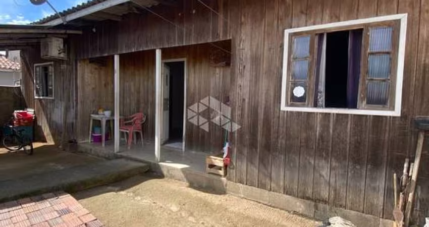 Casa no bairro da Joaia com amplo terreno!