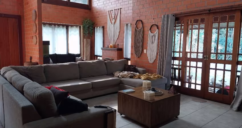 Casa a venda no condomínio Aruã Eco Park Lagos