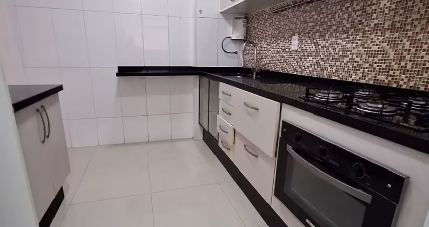 Lindo sobrado para locação com planejados,  99m², 2 suítes e 2 vagas na Vila Mogilar - Mogi das Cruzes
