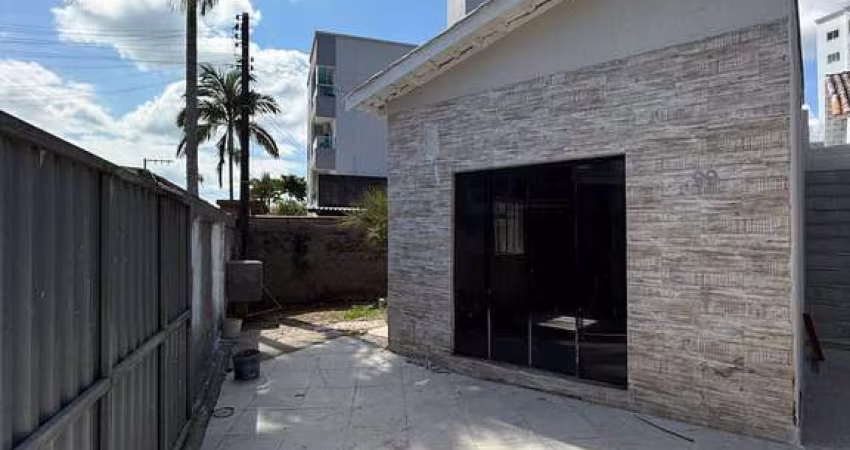 Casa para alugar em Camboriú, Santa Regina, com 1 quarto, 45m²