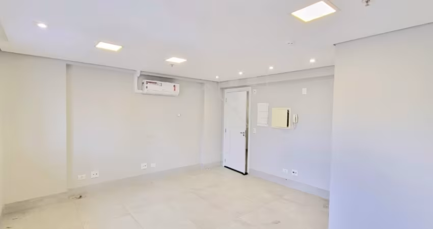 Sala comercial de 28,62 m² privativos com vaga de garagem no centro Curitiba