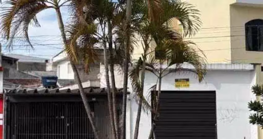 Casa terrea com 2 dormitorios e 2 vagas com um salão