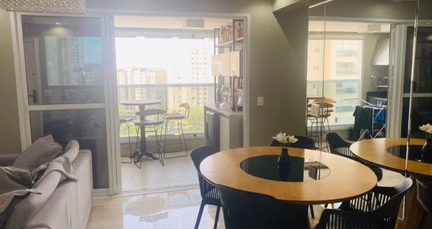 Lindo apartamento na praça do Habib´s!