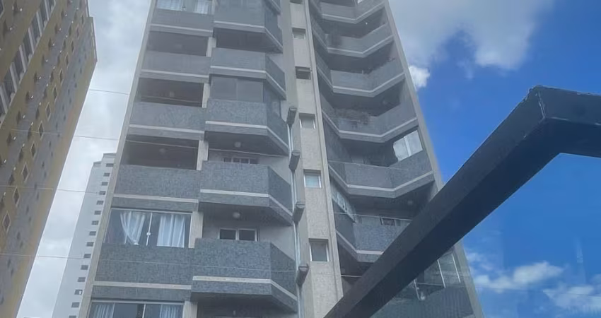 Excelente Studio na rua : desembargador Motta próximo shopping  Curitiba  ótima localização