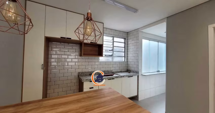Apartamento de 1 dormitório- totalmente  reformado - 1 quadra da praia - 1 vaga