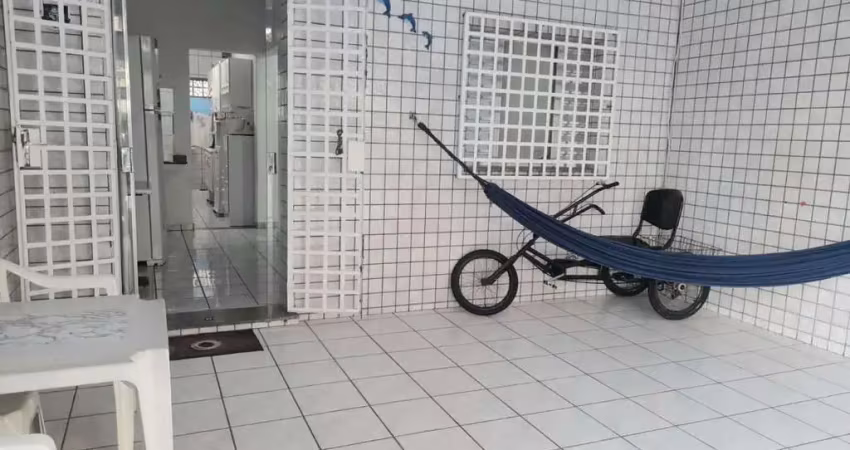 Casa com 2 quartos à venda na Rua Salvador Molinari, Vilamar, Praia Grande