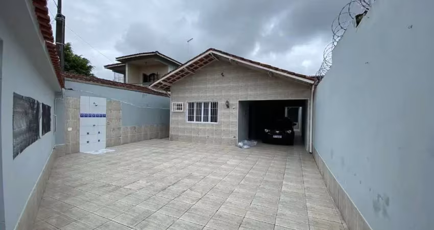 Casa com 2 quartos na vila caiçara em  praia grande/sp.