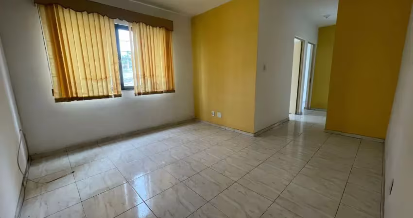 Apartamento 3 quartos, vaga de garagem, segundo andar, apena um lance de escada, vai andando para centro de cg, e estação de trem