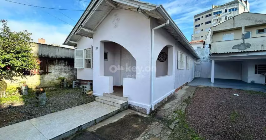 Casa com 3 quartos para alugar no Centro, Tubarão 