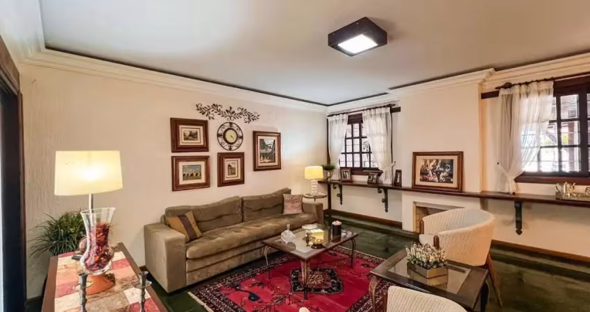 Casa com piscina e ampla sobra de terreno à venda, centro, toledo/pr