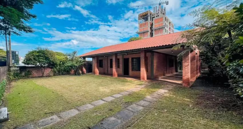 Casa para locação com 4 quartos e uma excelente sobra de terreno, vila industrial - toledo/pr
