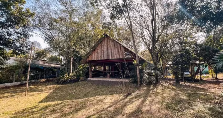 Chalé à venda, com 2 quartos sendo 1 suíte, clube caça e pesca, toledo/pr