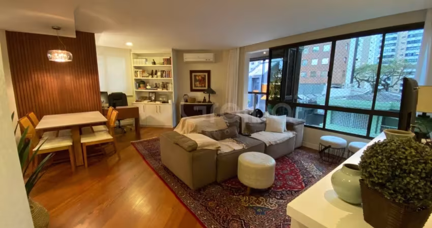 Apartamento mobiliado com 2 suítes e sacada com churrasqueira!