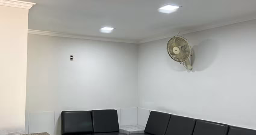 Casa / Ponto comercial - Oportunidade! Pronta para Clínicas