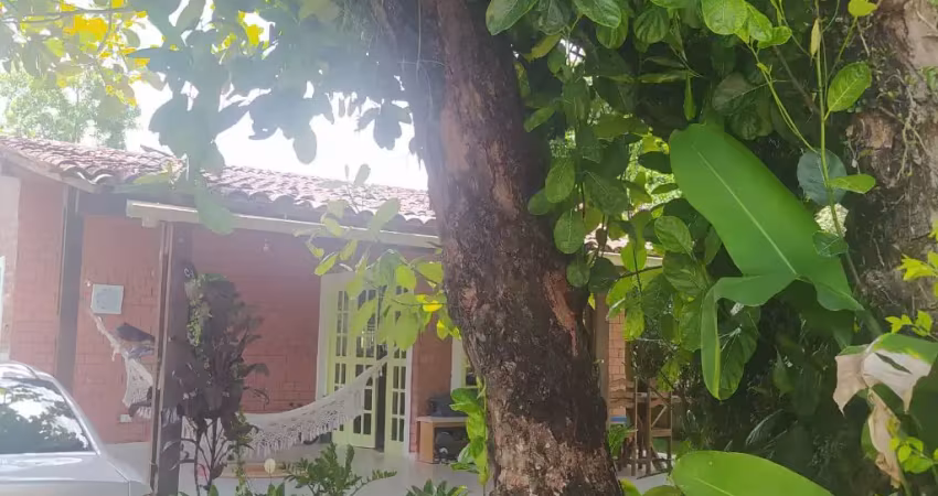 Casa ampla, no km 06 de aldeia - condomínio completo