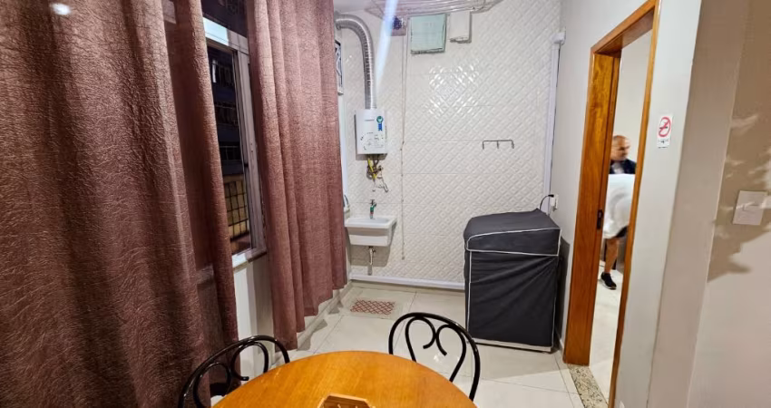Excepcional sala e quarto separado frente piso frio sala dois Ambientes, Cozinha planejada, banheiro Social com Box Blindex tudo estado de primeira locação Entrar e maror nada fazer.